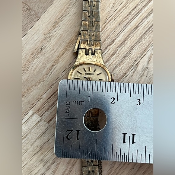 Seiko Ladies Watch Vintage Gold Tone Metal Bracelet and Dial Mechanical Winding - Picture 10 of 11